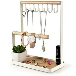 Pretty jewelry holder